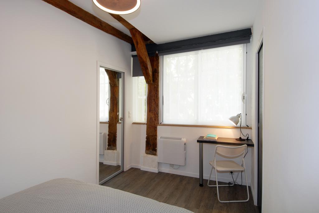 Transparent Marais Paris Room photo
